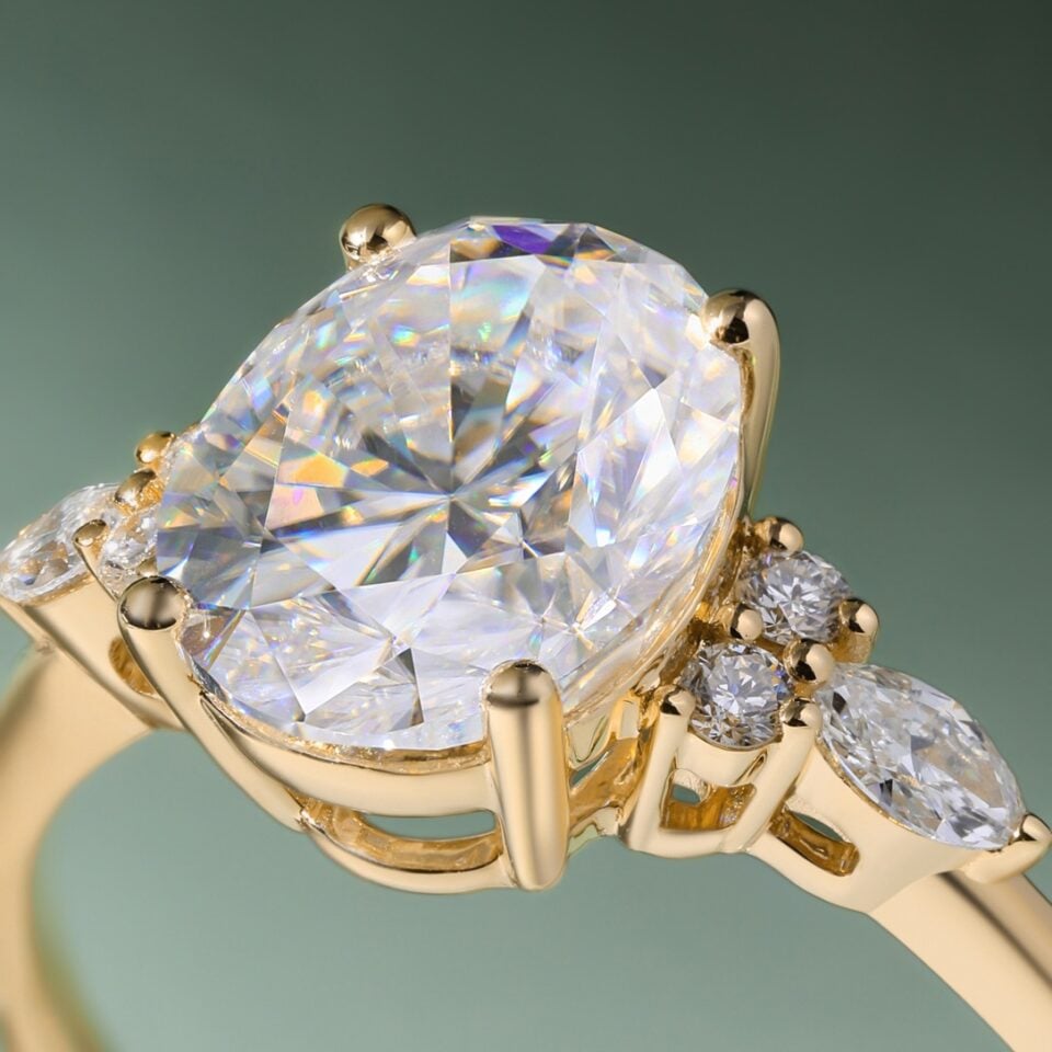 3CT Oval Cut Moissanite Classic Cluster Bridal Ring Set (2)