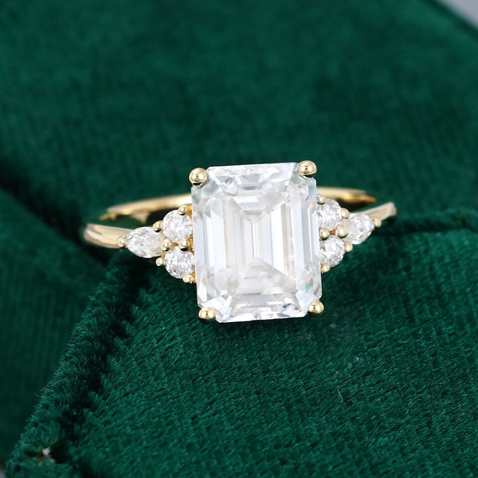 MOLLYJEWELRY Gold Moissanite Engagement Ring