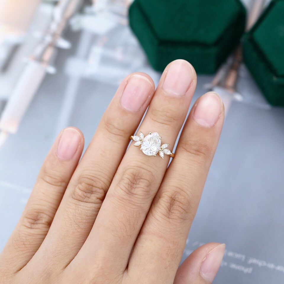 MOLLYJEWELRY Gold Moissanite Engagement Ring