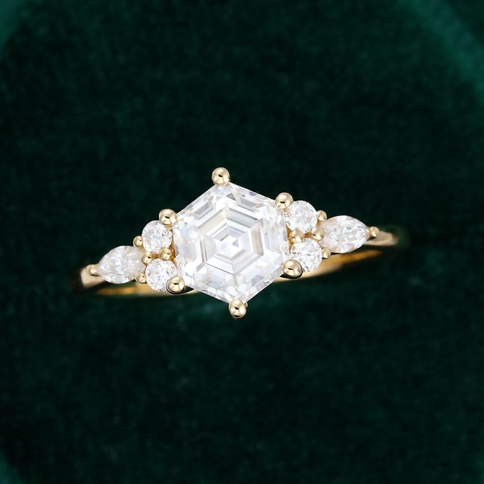 MOLLYJEWELRY Gold Moissanite Engagement Ring