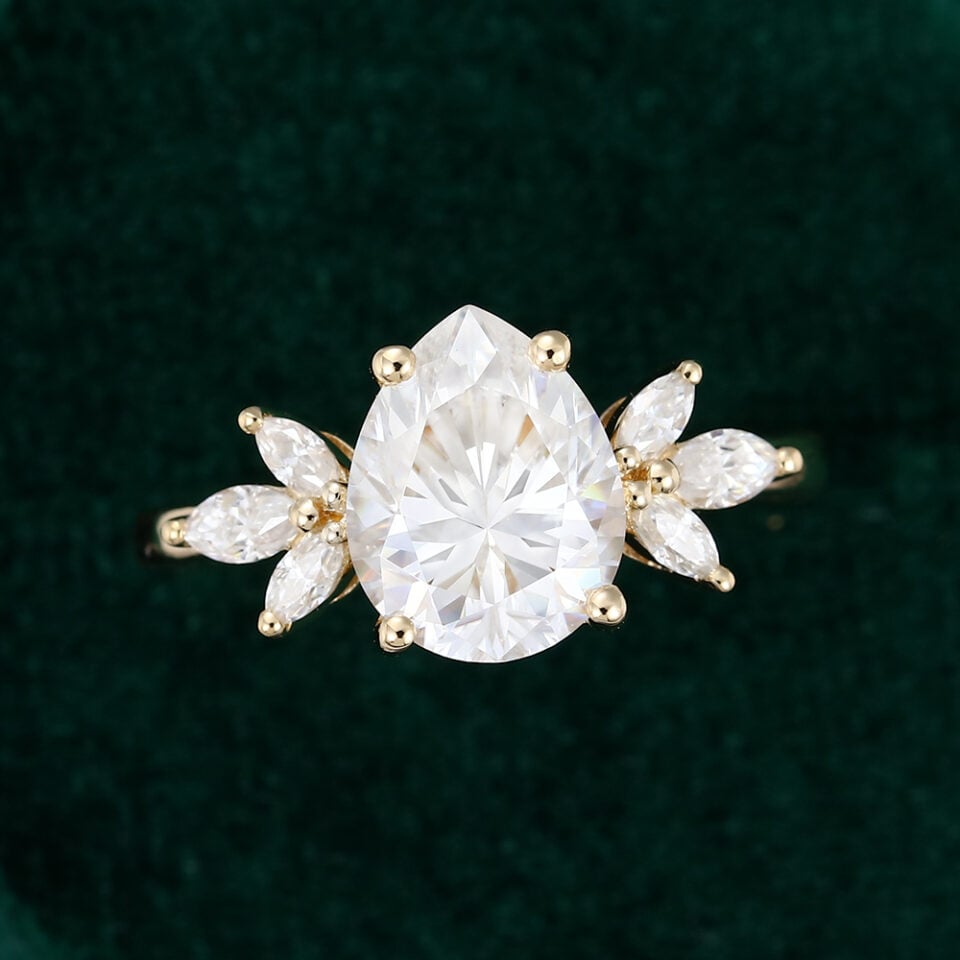 MOLLYJEWELRY Gold Moissanite Engagement Ring
