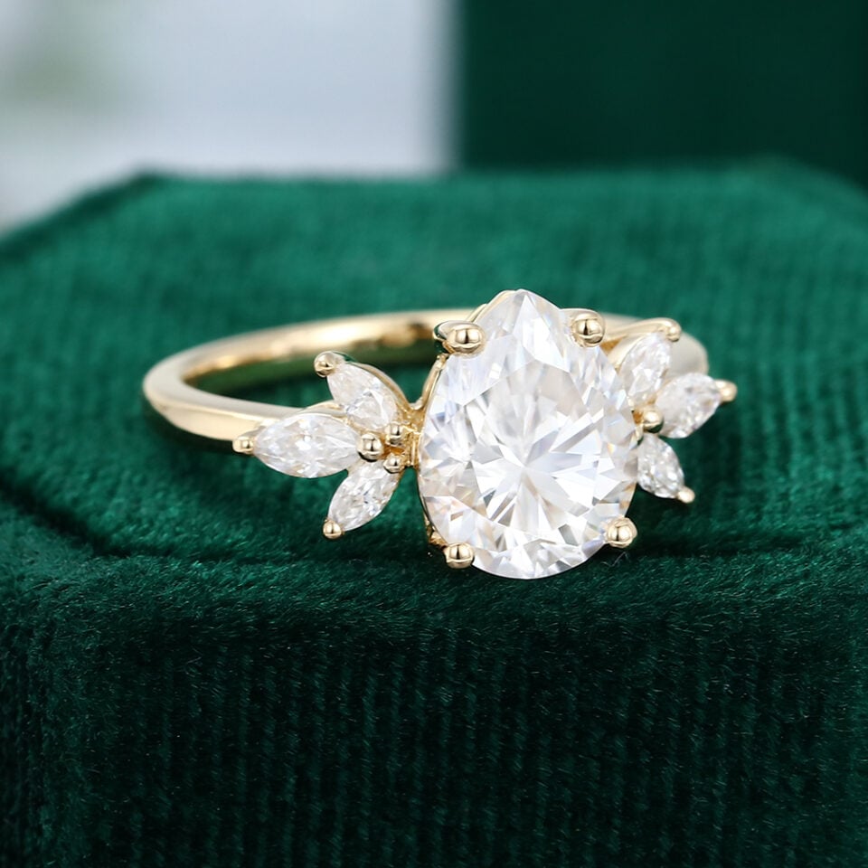 MOLLYJEWELRY Gold Moissanite Engagement Ring