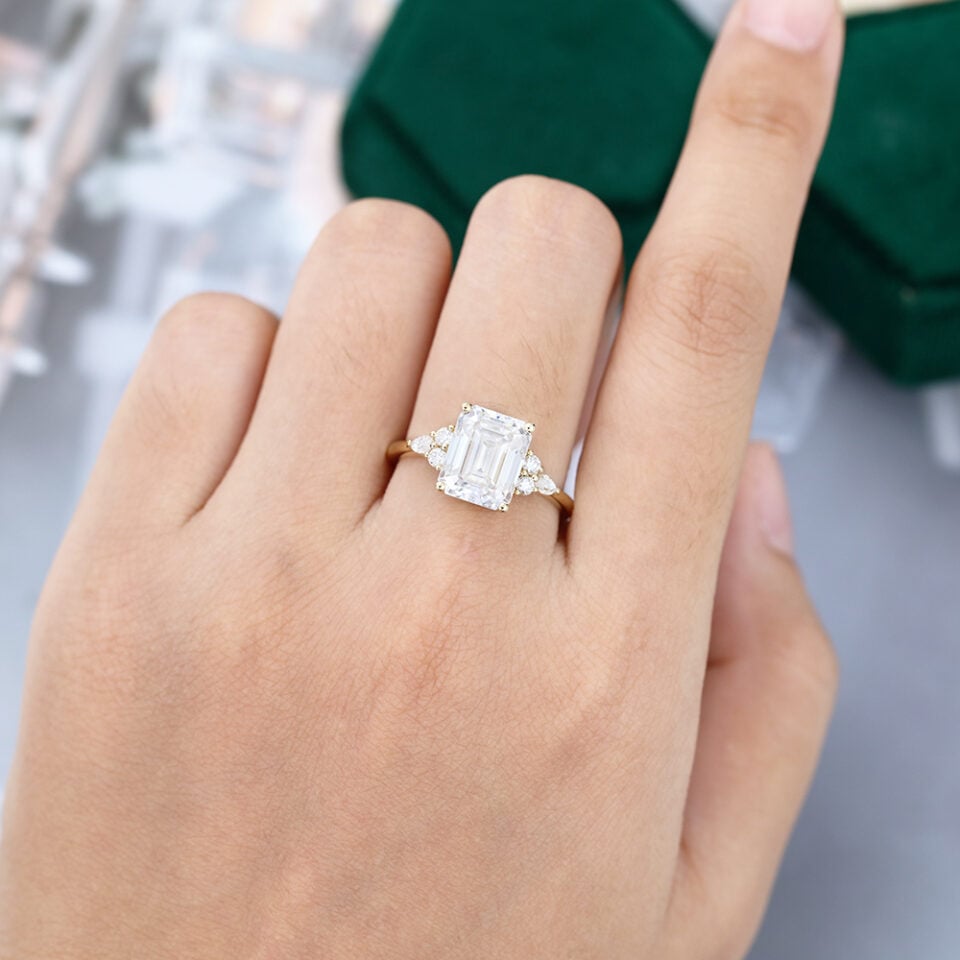 MOLLYJEWELRY Gold Moissanite Engagement Ring