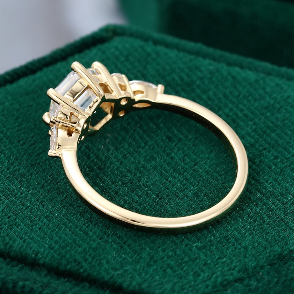 MOLLYJEWELRY Gold Moissanite Engagement Ring