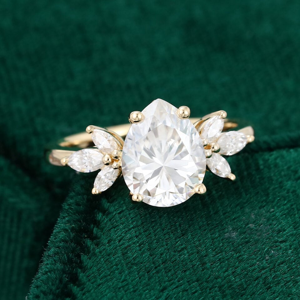 MOLLYJEWELRY Gold Moissanite Engagement Ring