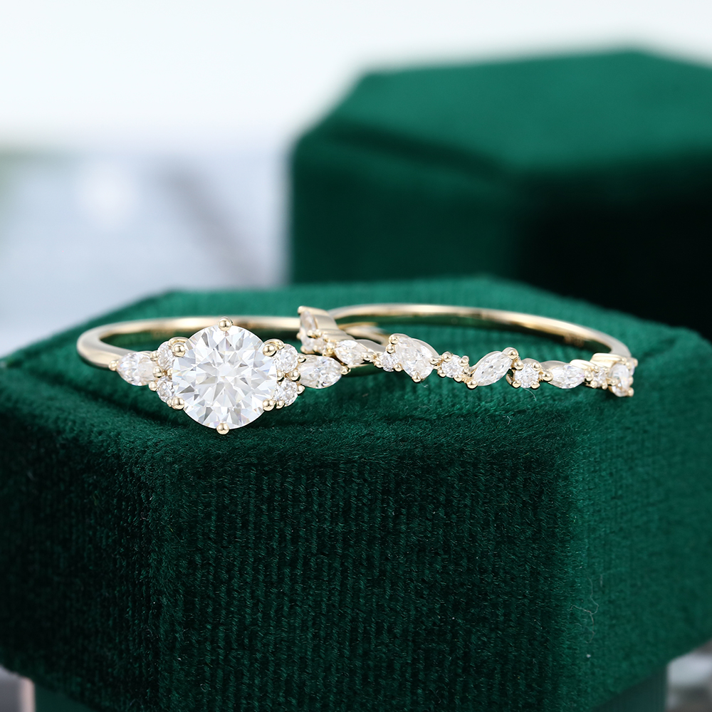 MOLLYJEWELRY-Gold-Moissanite-Engagement-Rings-Set.jpg