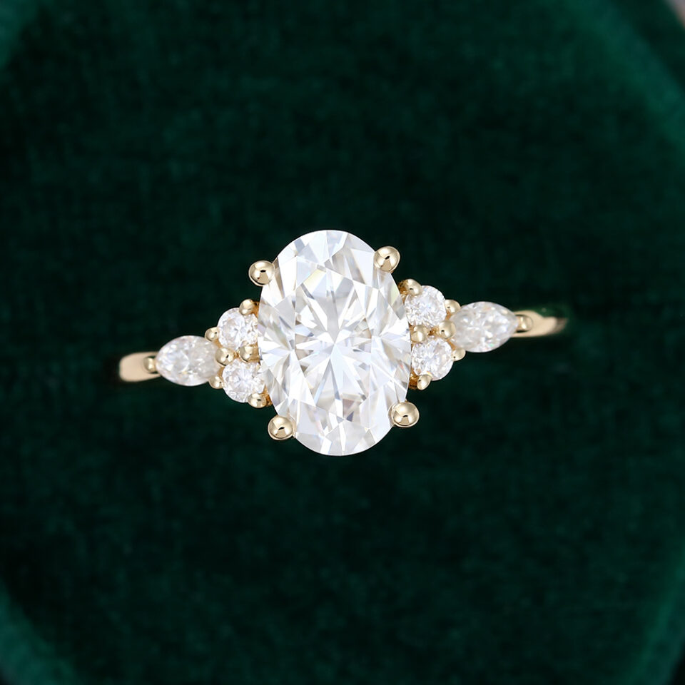 MOLLYJEWELRY Gold Oval Moissanite Engagement Ring