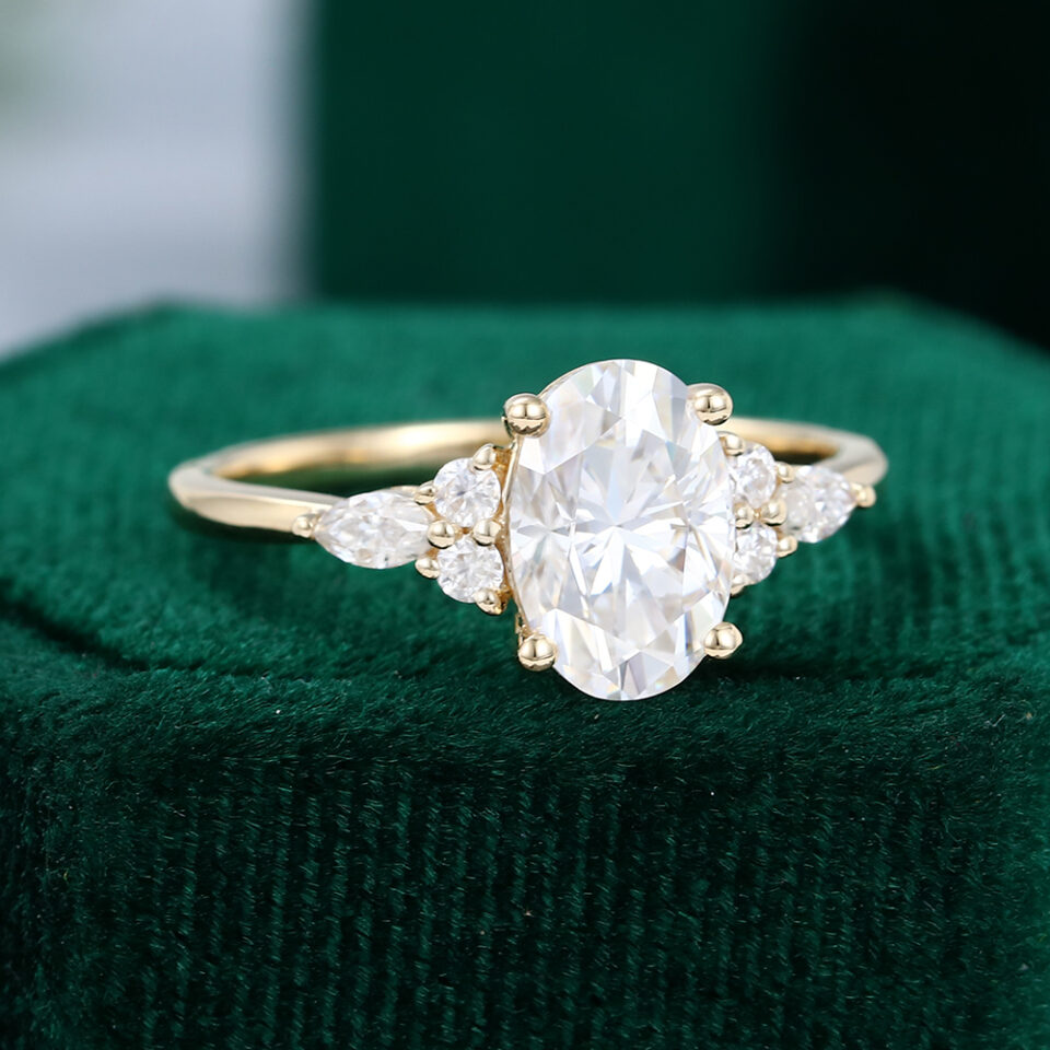 MOLLYJEWELRY Gold Oval Moissanite Engagement Ring