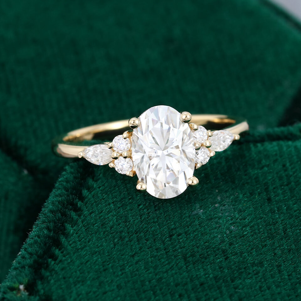 MOLLYJEWELRY Gold Oval Moissanite Engagement Ring