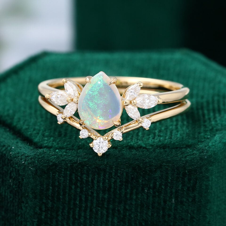 MOLLYJEWELRY Gold Pear shaped Opal Wedding Set