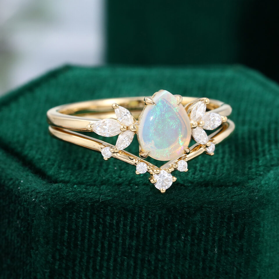 MOLLYJEWELRY Gold Pear shaped Opal Wedding Set