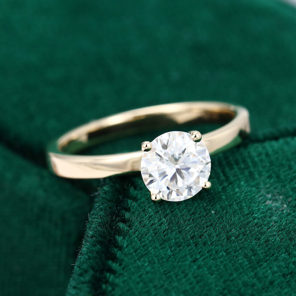 Minimalist Simple Solitaire Moissanite Engagement Ring