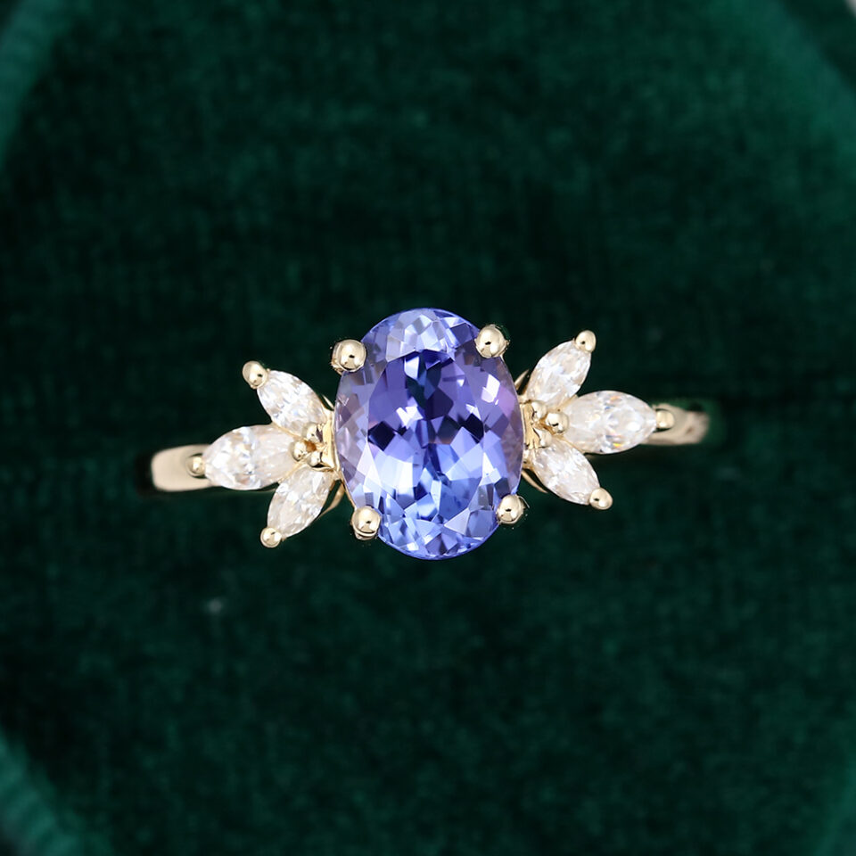MOLLYJEWELRY Gold Tanzanite Engagement Ring