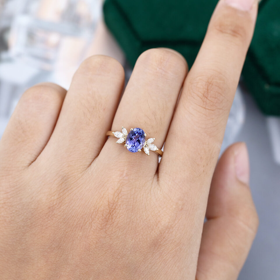 MOLLYJEWELRY Gold Tanzanite Engagement Ring