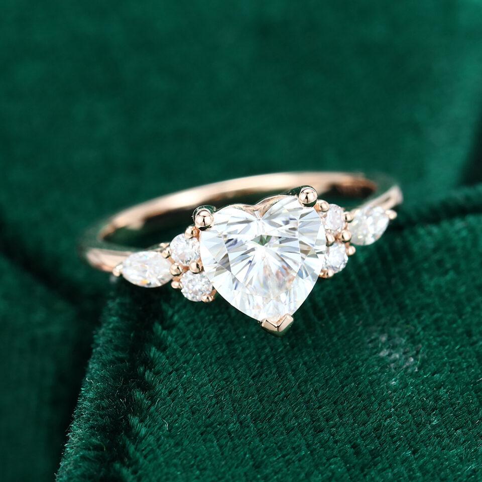 MOLLYJEWELRY Heart cut Moissanite Engagement Ring
