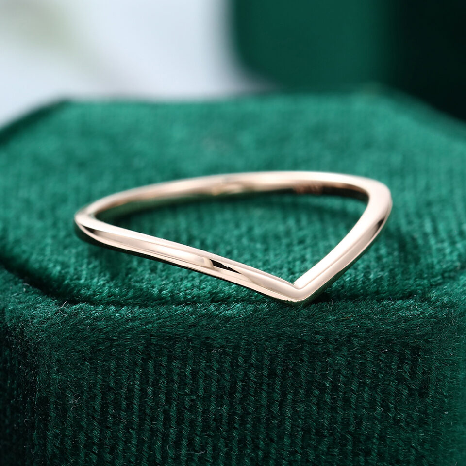 MOLLYJEWELRY Rose Gold Curved Wedding band