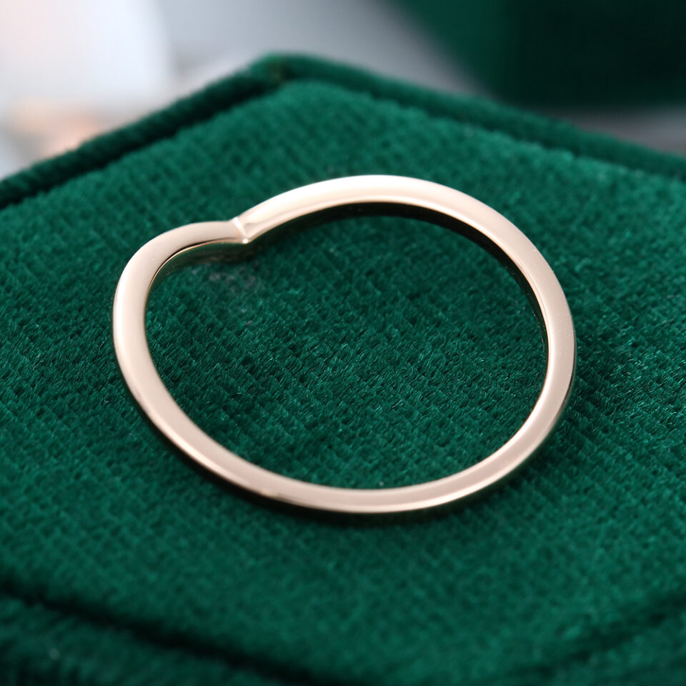 MOLLYJEWELRY Rose Gold Curved Wedding band