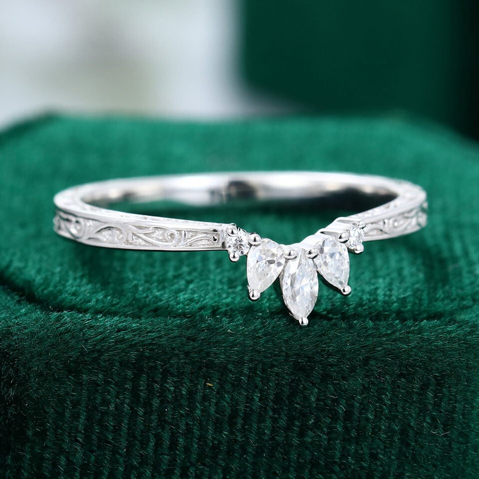 MOLLYJEWELRY White Gold Floral vintage Curved Wedding Band