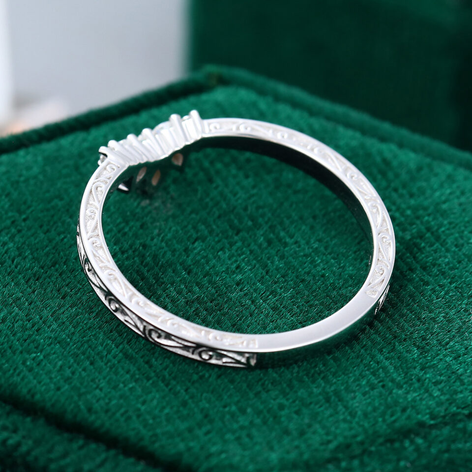 MOLLYJEWELRY White Gold Floral vintage Curved Wedding Band