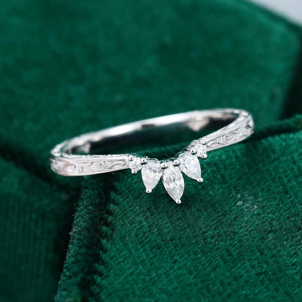 MOLLYJEWELRY White Gold Floral vintage Curved Wedding Band