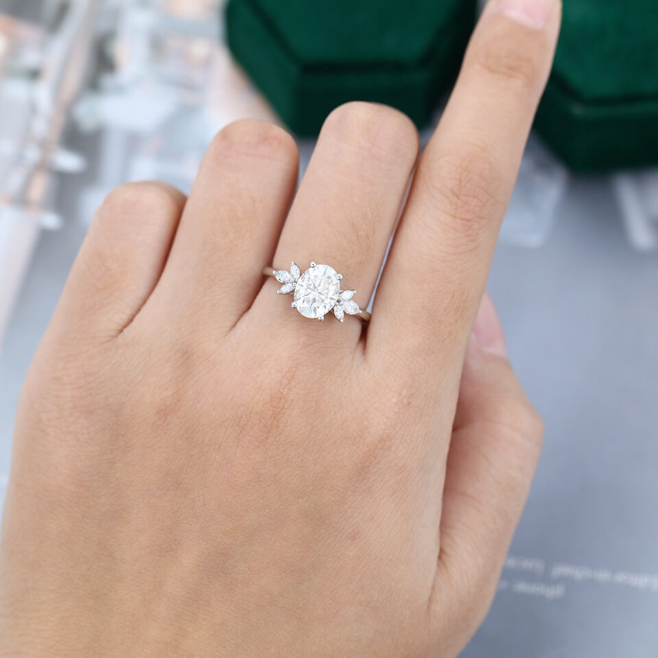 MOLLYJEWELRY White Gold Moissanite Engagement Ring
