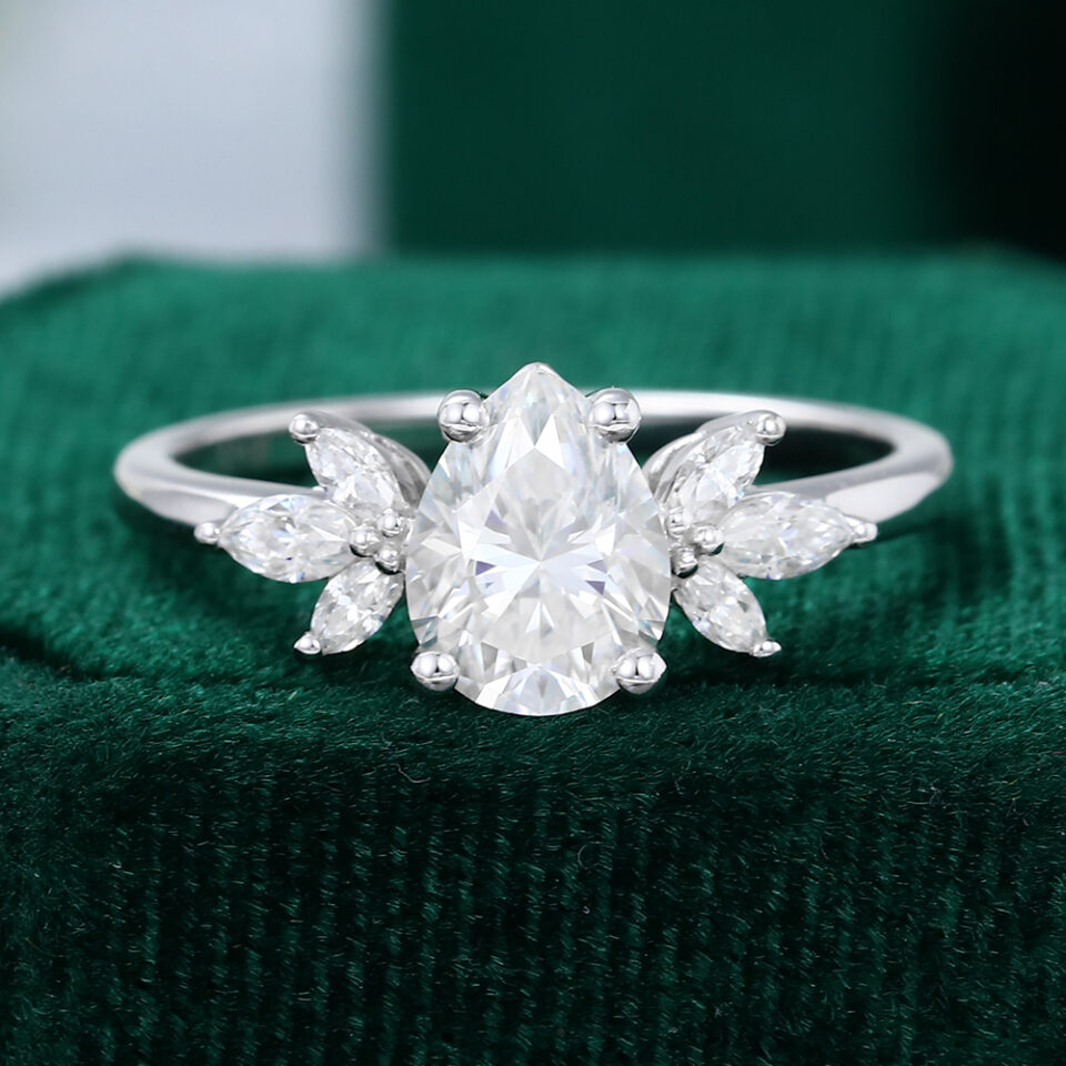 MOLLYJEWELRY White Gold Moissanite Engagement Ring