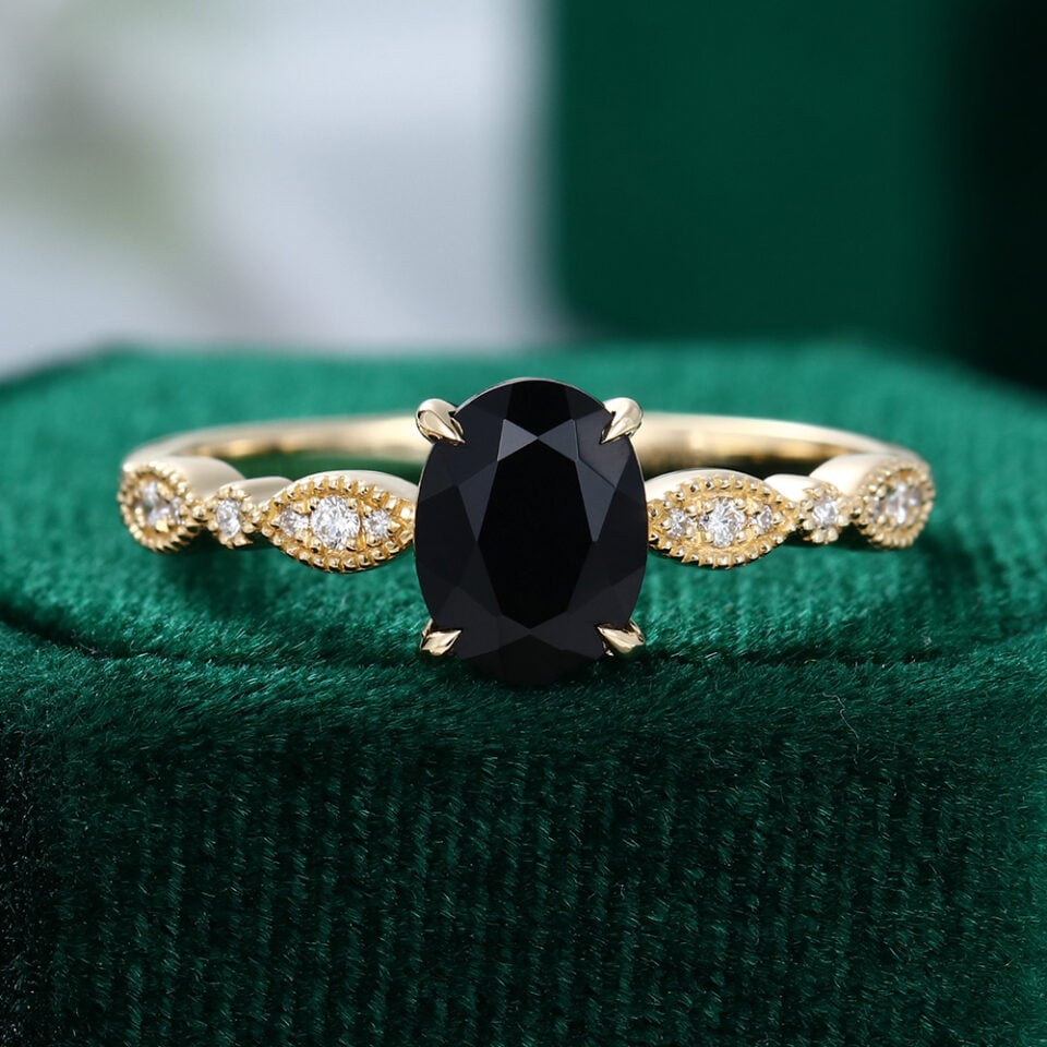 MOLLYJEWELRY Yellow Gold Oval cut Black onyx Engagement Ring