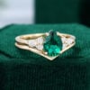 MOLLYJEWELRYUS Pear Shaped Emerald Engagement Ring Set (2)