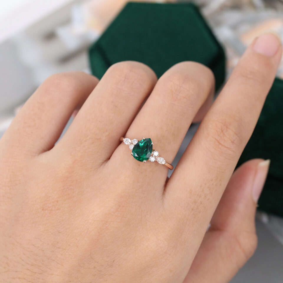 MollyjewelryUS Pear Shaped Emerald Engagement Ring