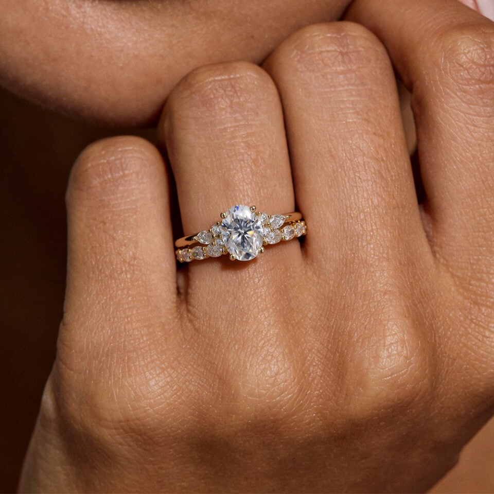 Oval Cut Moissanite Bridal Ring Set With Eternity Band (3)