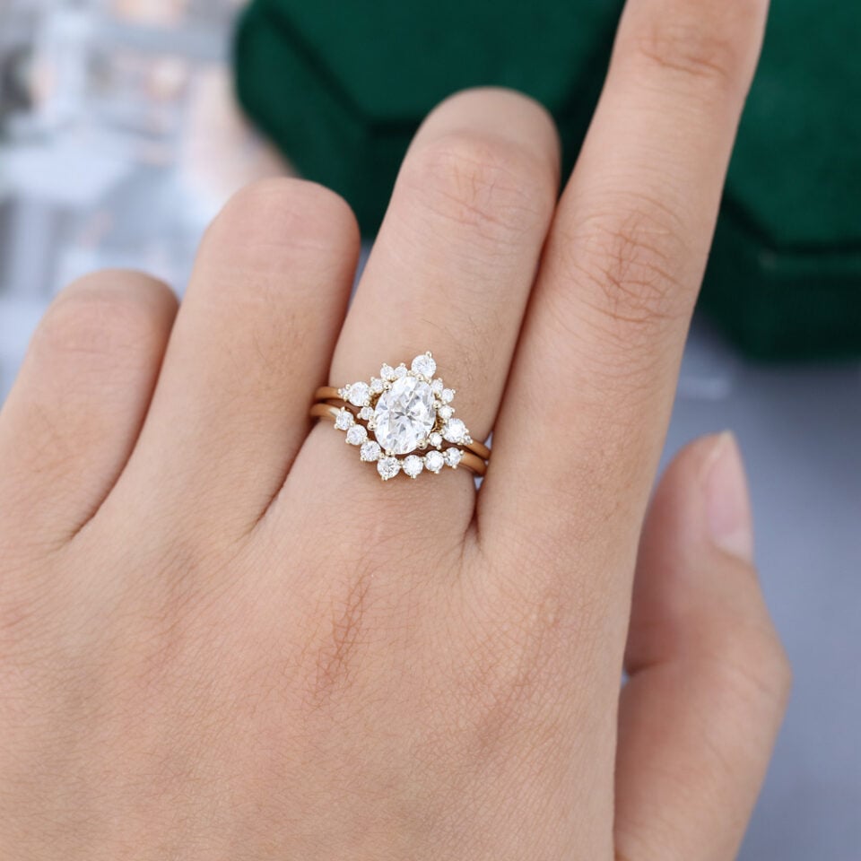 MOLLYJEWELRY Gold Oval Moissanite Cluster Engagement Ring Set