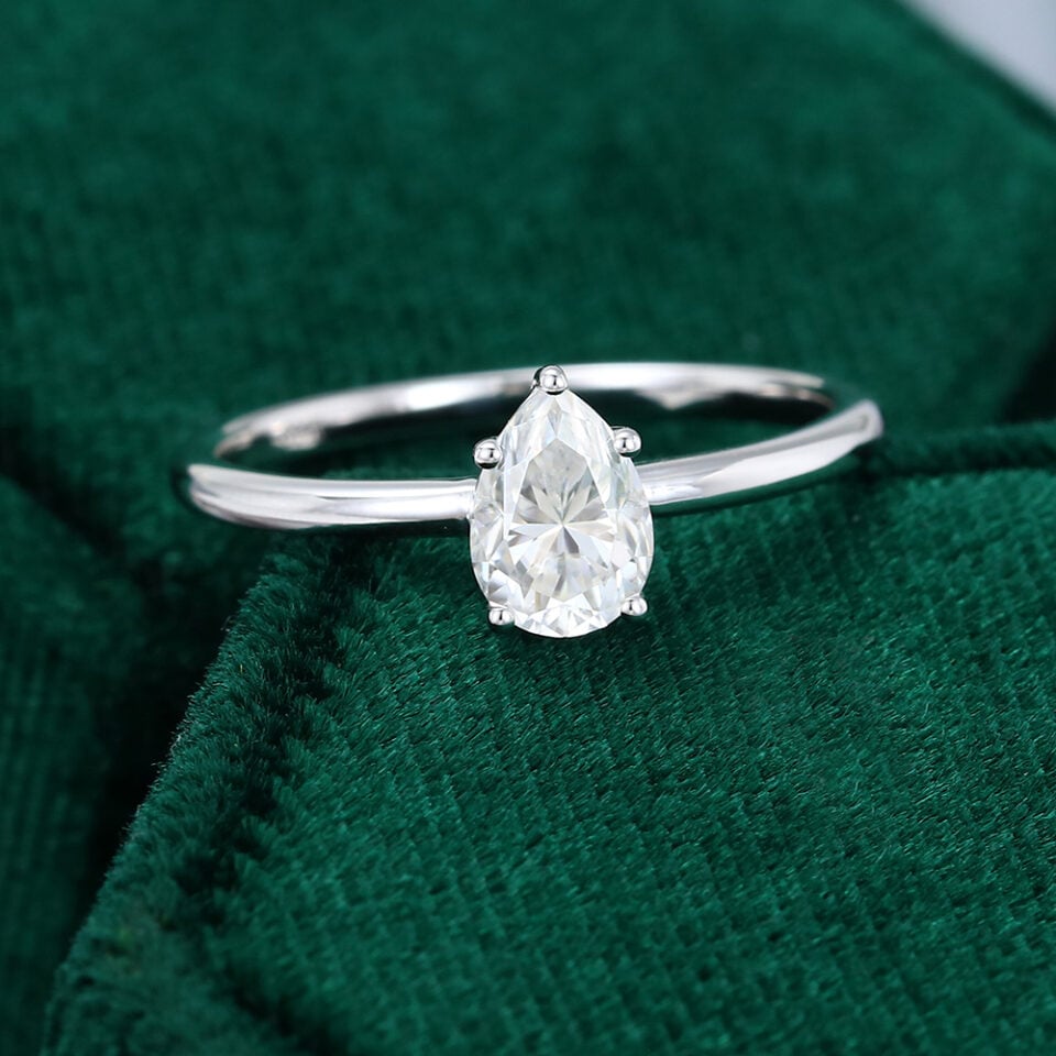 MOLLYJEWELRY Pear Shaped Moissanite White Gold Minimalist Engagement Ring