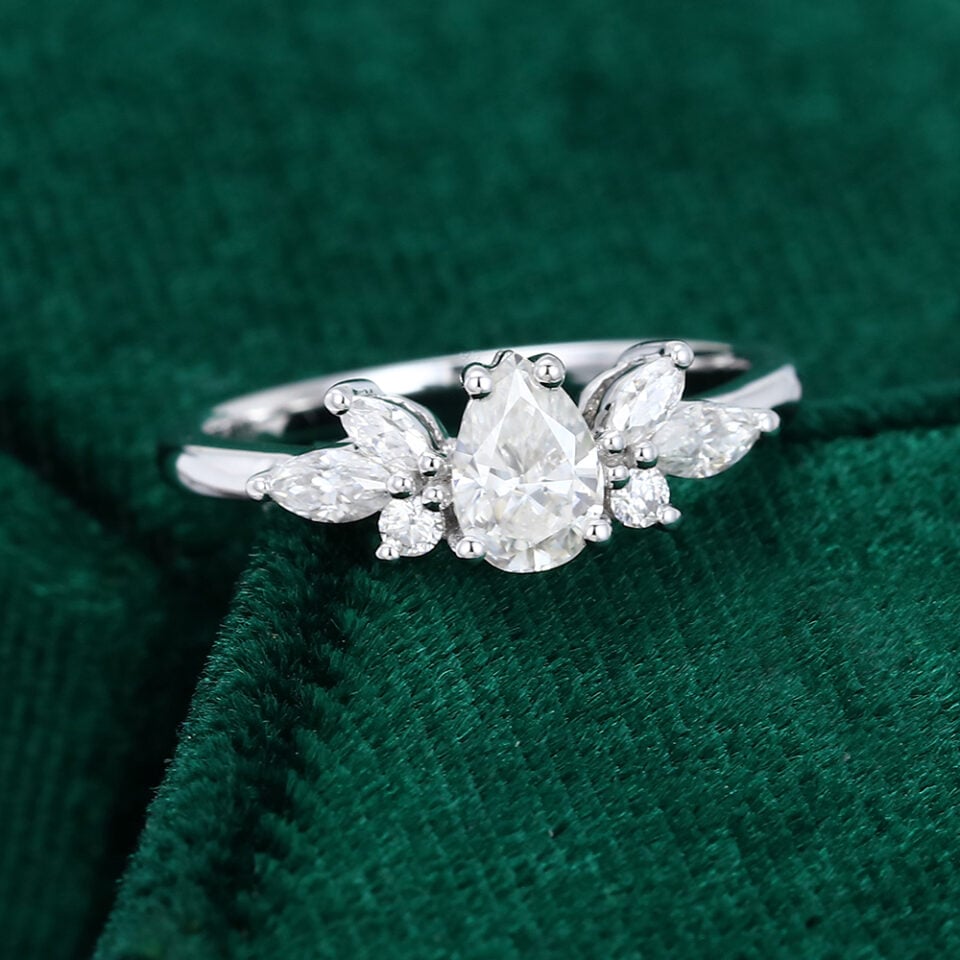 MOLLYJEWELRY White Gold Pear shaped 46mm Moissanite Engagement Ring