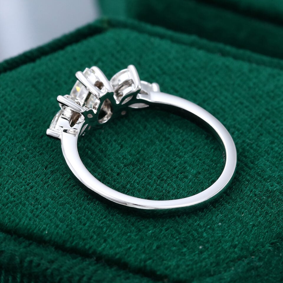 MOLLYJEWELRY White Gold Pear shaped 46mm Moissanite Engagement Ring
