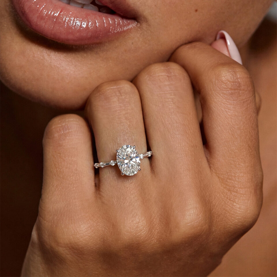 Oval Cut Moissanite Engagement Ring Unique Distance Band Ring (4)