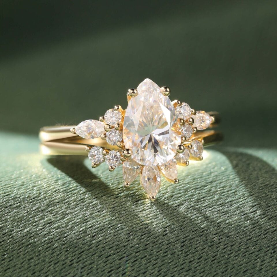 1.5CT Elongated Pear Shaped Moissanite Classic Cluster Bridal Ring Set (1)