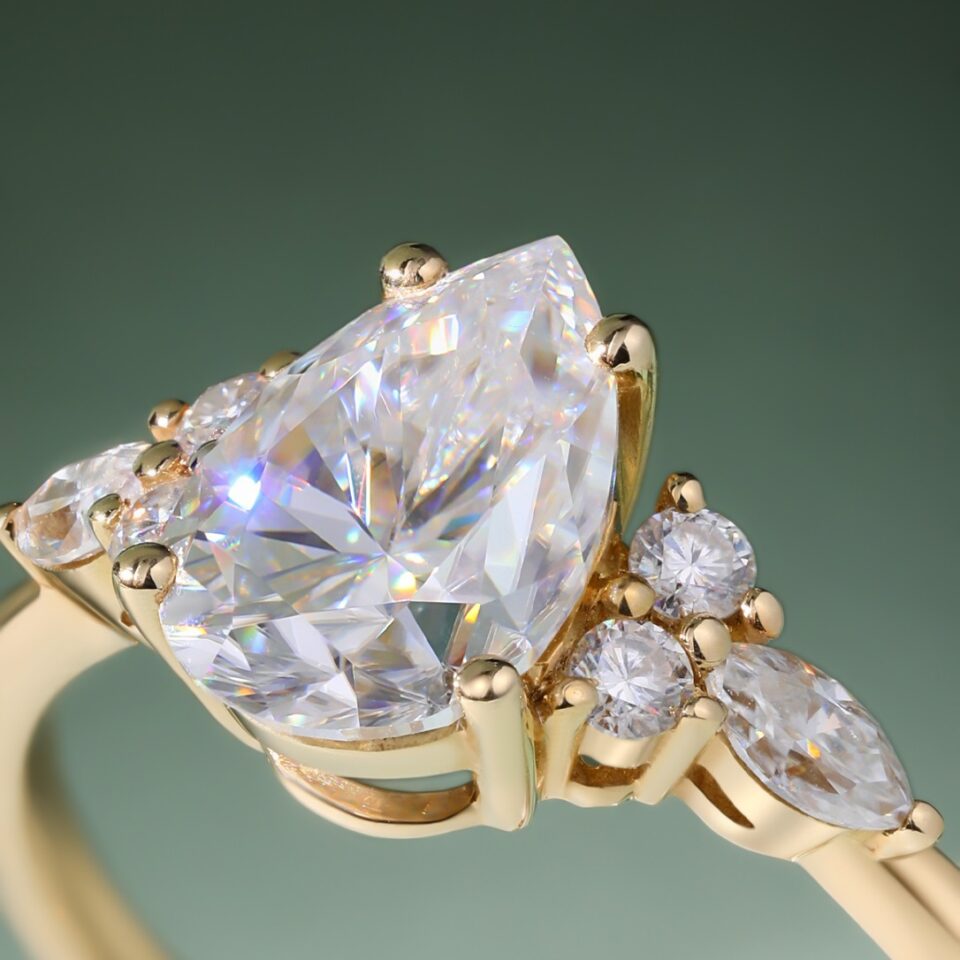 1.5CT Elongated Pear Shaped Moissanite Classic Cluster Bridal Ring Set (2)