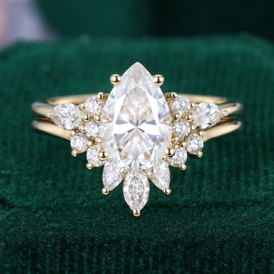 1.5CT Elongated Pear Shaped Moissanite Classic Cluster Bridal Ring Set