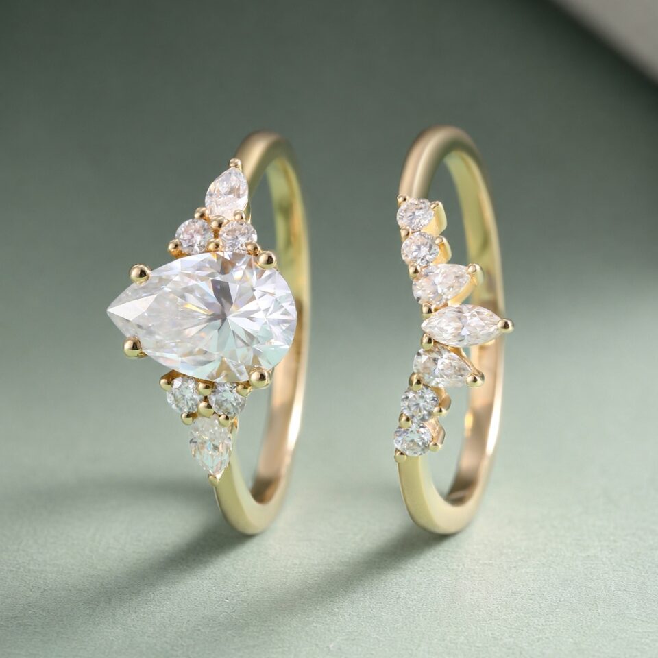 1.5CT Elongated Pear Shaped Moissanite Classic Cluster Bridal Ring Set (4)