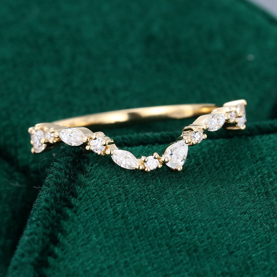 MollyJewelryUS Yellow Gold Moissanite Curved Stacking Wedding Band
