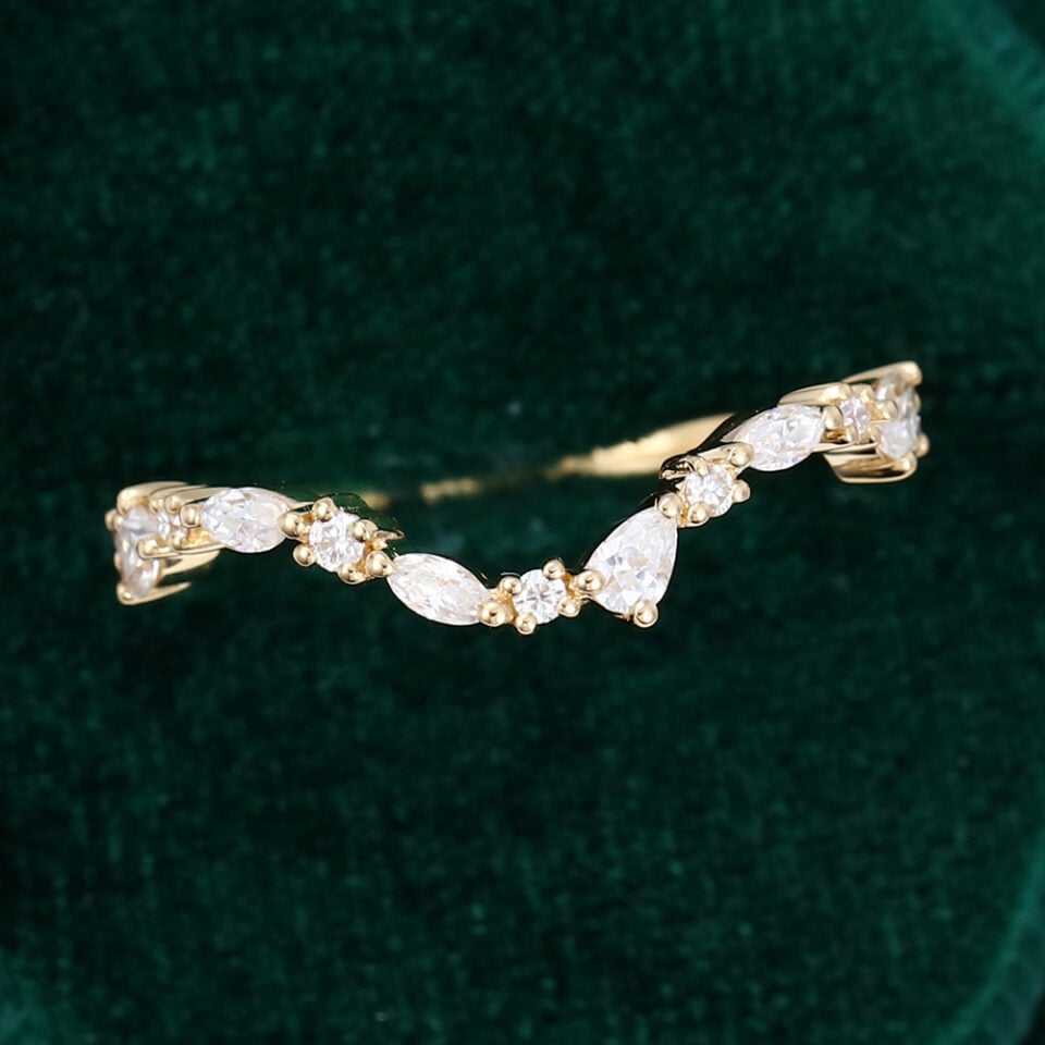 MollyJewelryUS Yellow Gold Moissanite Curved Stacking Wedding Band