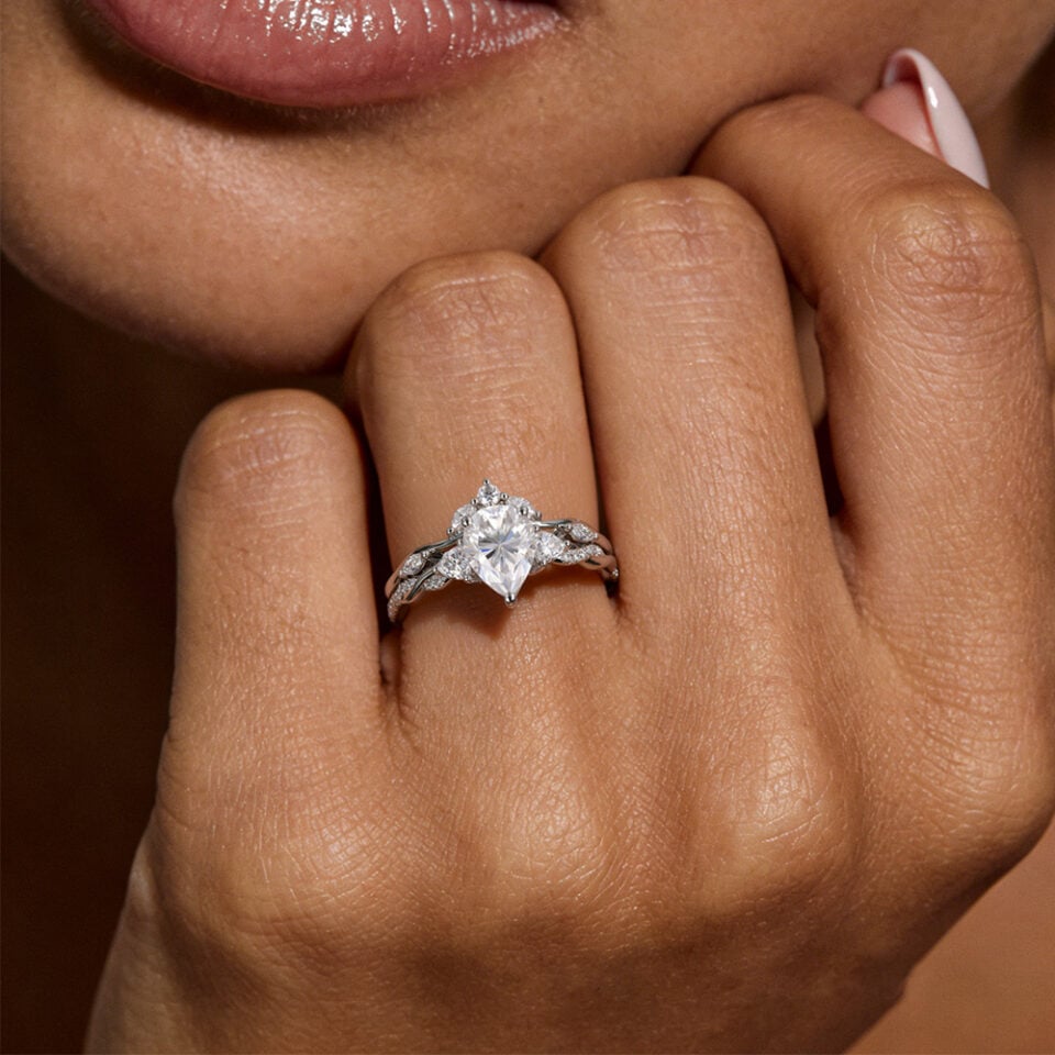 Pear Shaped Moissanite Twisted Engagement Ring Set In White Gold (3)
