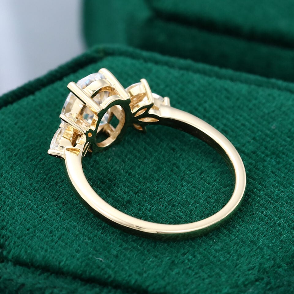 MollyJewelryUS Yellow Gold Oval Moissanite engagement ring-1