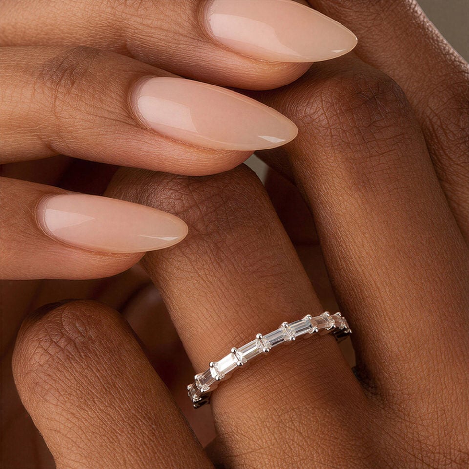 White Gold Baguette Cut Moissanite Wedding Band (3)