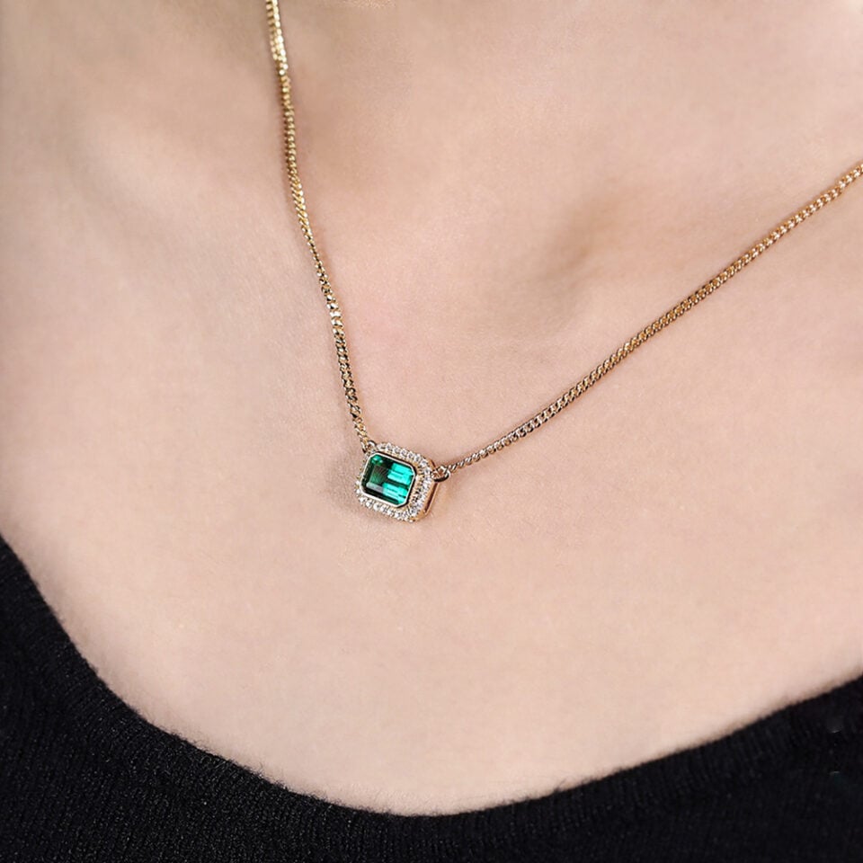 Emerald Cut Emerald Halo Pendant Necklace With Curb Chain (4)