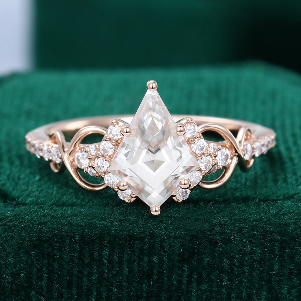 MollyJewelryUS Kite Cut Moissanite Rose Gold Engagement Ring