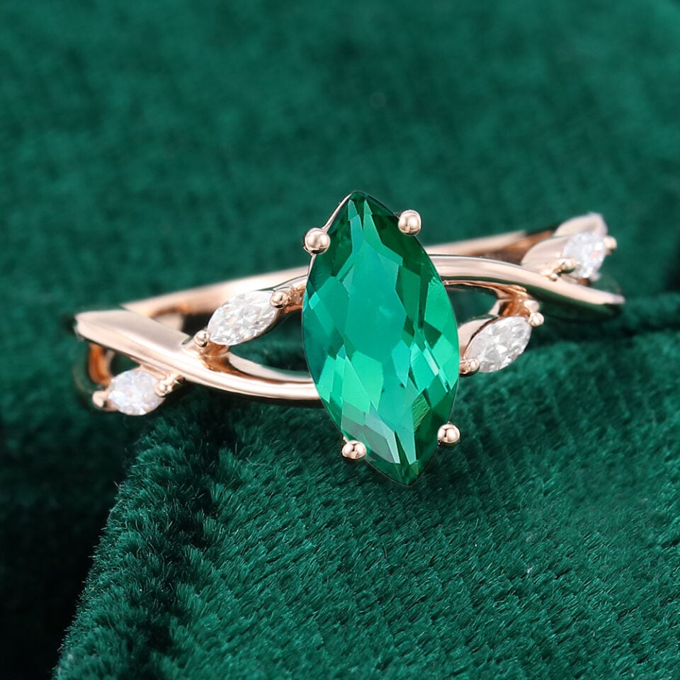 MollyJewelryUS Marquise Cut Emerald Rose Gold Engagement Ring (5)