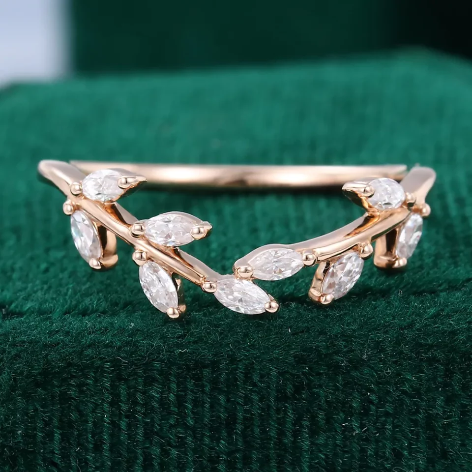 MollyJewelryUS-Marquise-Cut-Moissanite-Rose-Gold-Curved-Wedding-Band