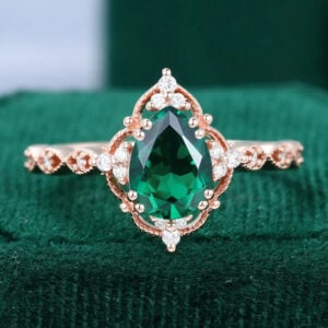 Vintage Pear Cut Emerald Gold Ring Teardrop Engagement Ring for Women