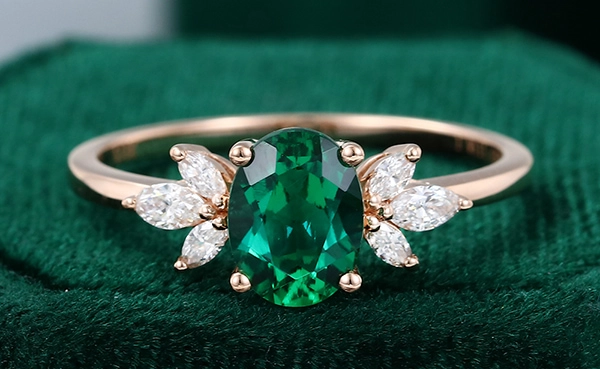 Exquisite Emerald and Diamond Irish Claddagh Ring